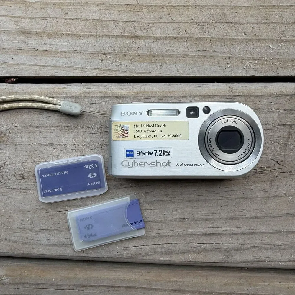 Sony Cybershot DSC-P200 7.2MP Digital Camera With Memory Card (no Charger)